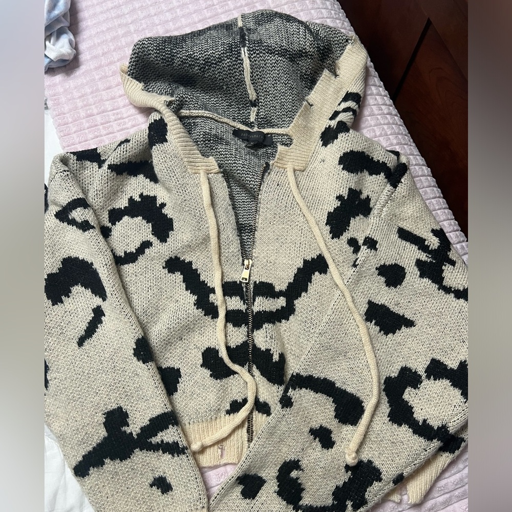 Cropped cheetah zip up